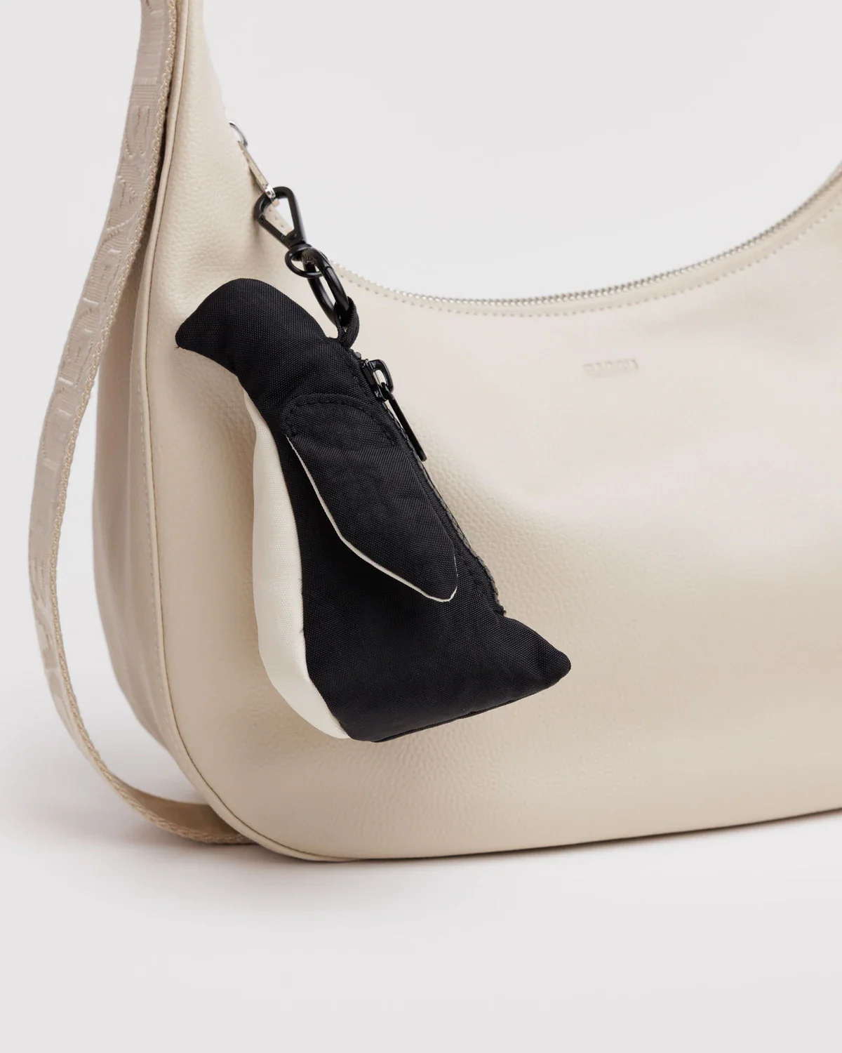 Baggu - Penguin Charm - Image 2