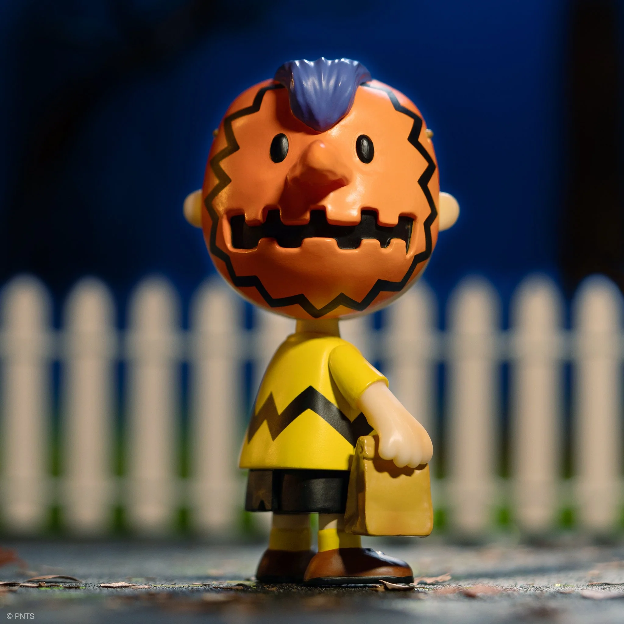 SUPER7 Peanuts ReAction Figure Wave 4 - Masked Charlie Brown - Image 2